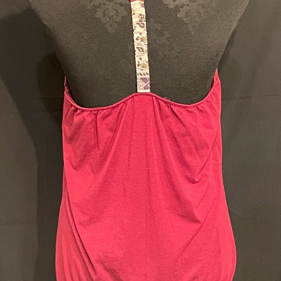 Maroon baroque tank. - Picture 2 of 2